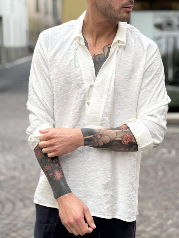 Camicia collo serafino latte - immagine 2