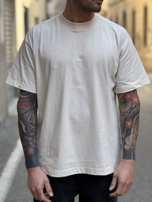 T-shirt taglio boxing beige - immagine 3