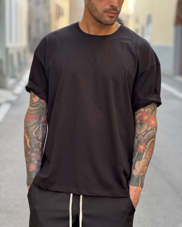 T-shirt boxy fit nera - immagine 2