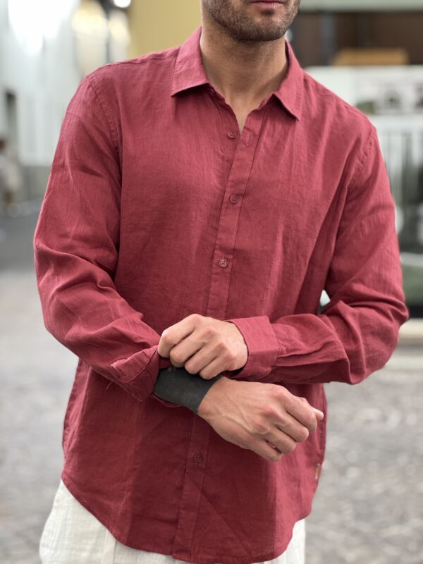 Camicia in lino rosso india - immagine 3