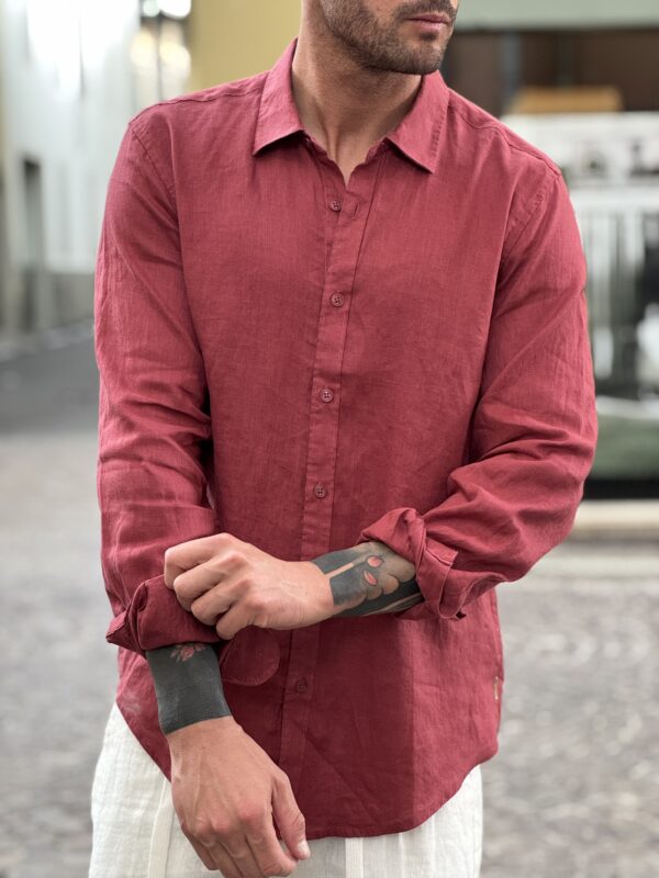 Camicia in lino rosso india - immagine 2