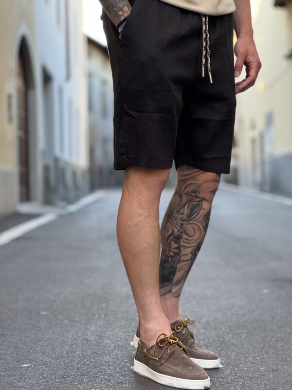 Bermuda in lino black - immagine 2