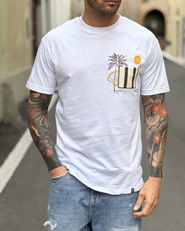 T-shirt con taschino palme
