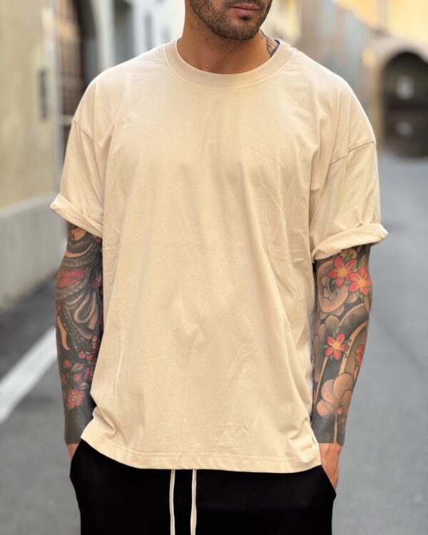 T-shirt boxy fit beige - immagine 3
