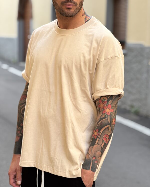 T-shirt boxy fit beige - immagine 2